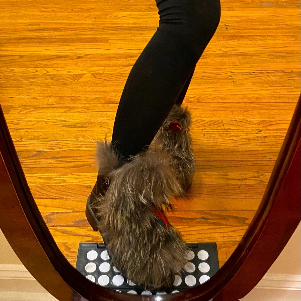Aquatalia- Fur boots with red strings- size 6 1/2- New very good condition-